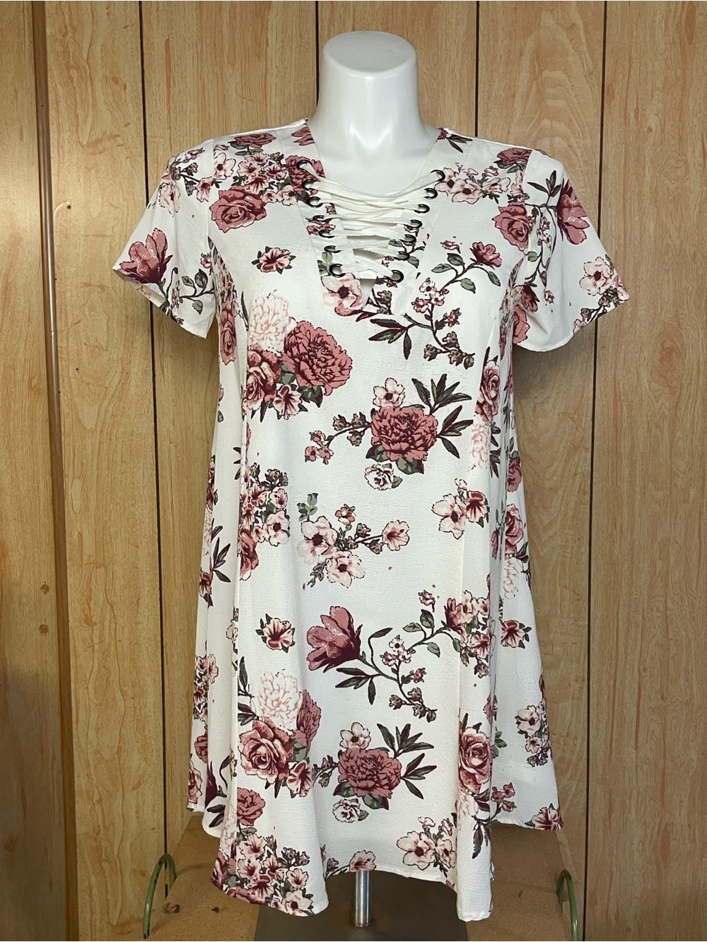 Umgee White Tunic with Rose Print and Lace-Up V-Neck SZ - L